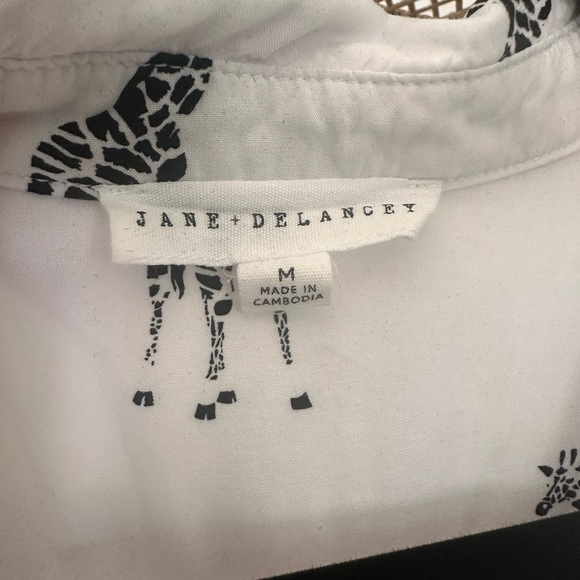 Jane and Delancey White Button Down Shirt with Giraffe Print - Picture 2 of 5